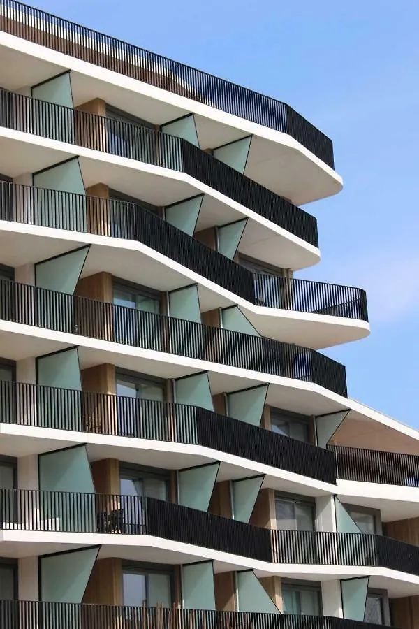 Crystal Residence - Pool & Beach Ostend