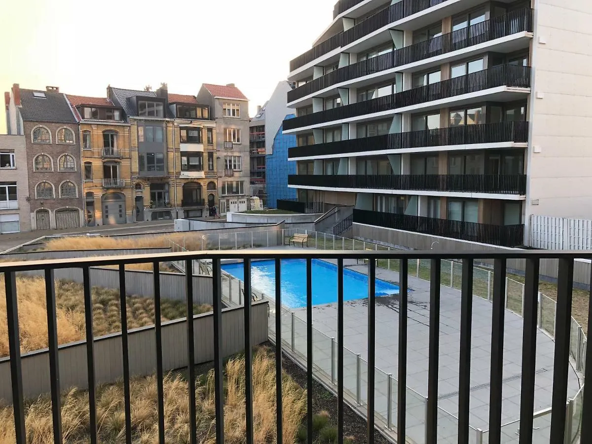 Crystal Residence - Pool & Beach Ostend Apartment
