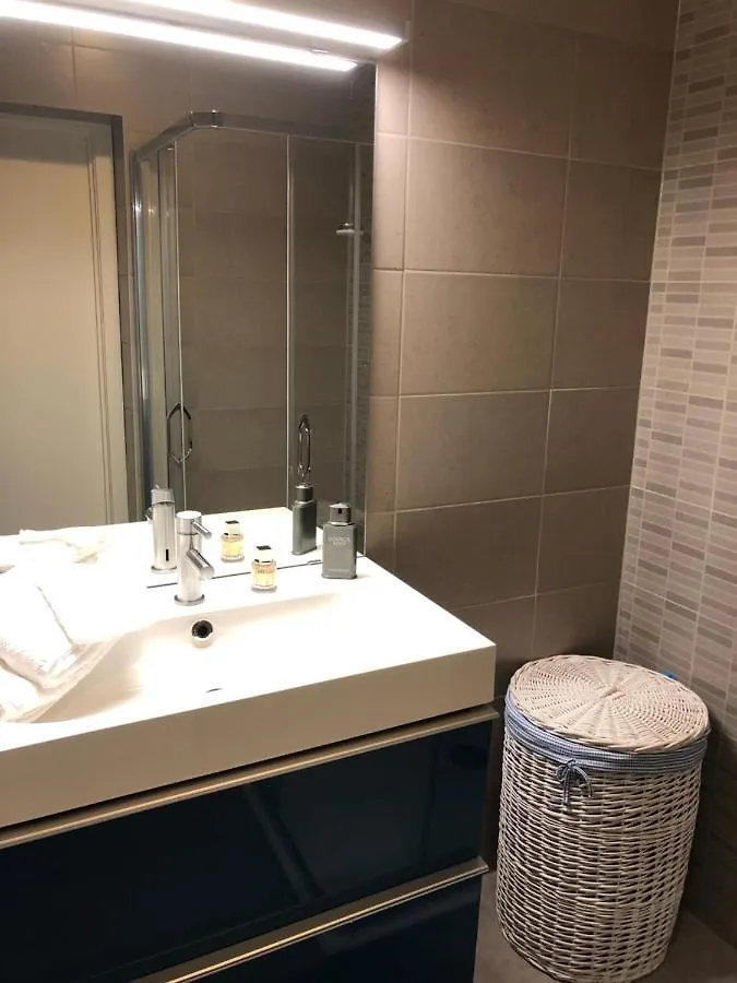 Crystal Residence - Pool & Beach Ostend Apartment